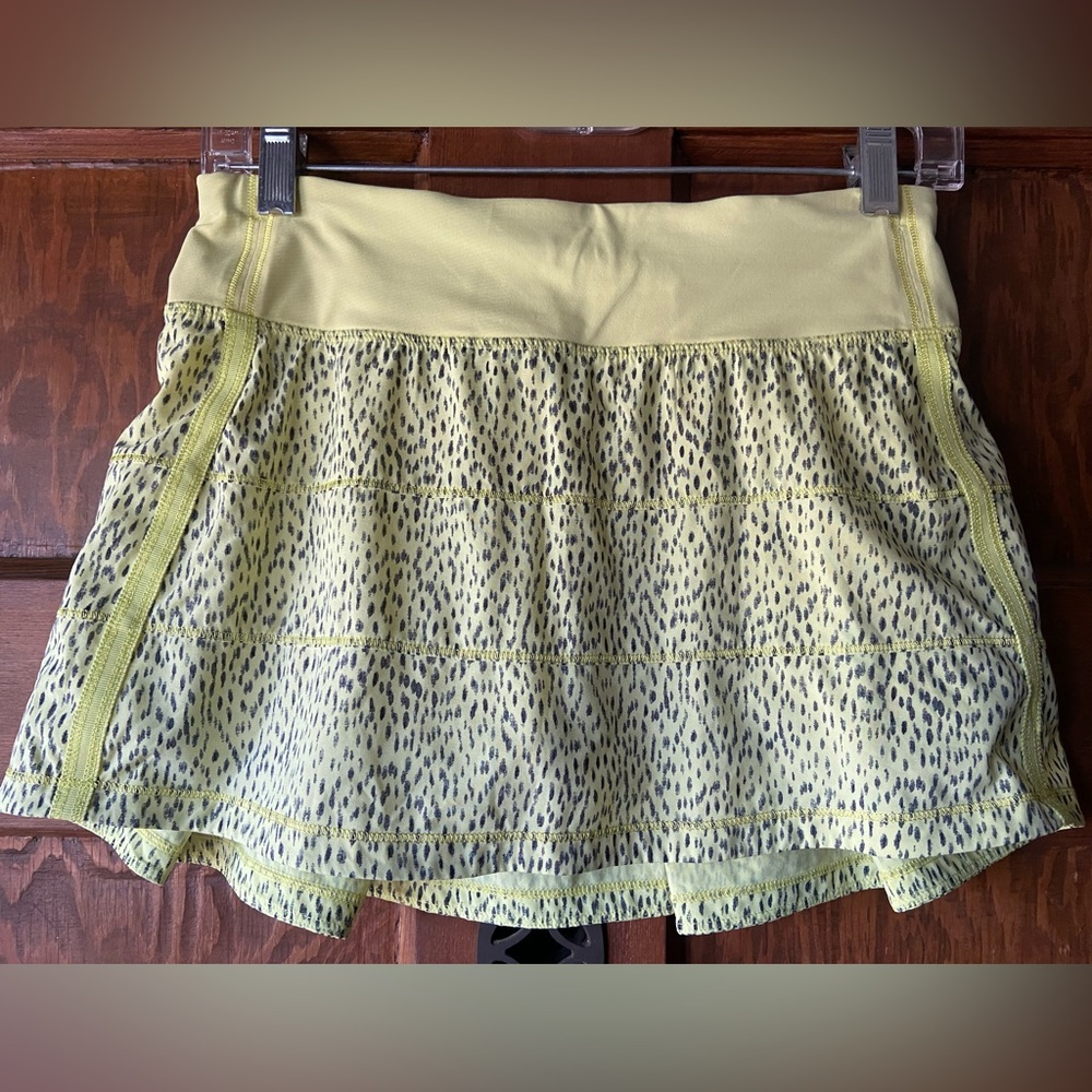 Lululemon Pace Rival Skort/Skirt II 4-way Stretch
Dottie Dash Yellow. Size 4.